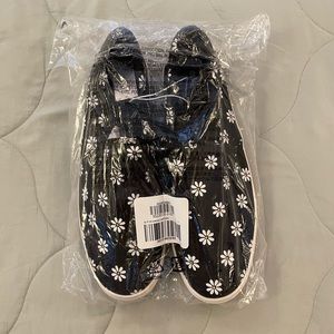 NWT Old Navy Slip On Sneaker 11